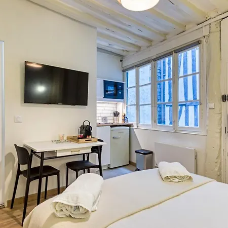 Petit Vicomte Joli Place Du Vieux Marché * Rouen