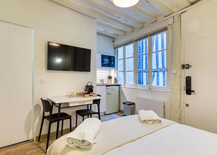 Petit Vicomte Joli Place Du Vieux Marché * Rouen