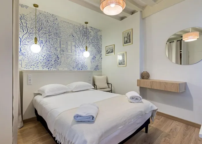 Petit Vicomte Joli Place Du Vieux Marche